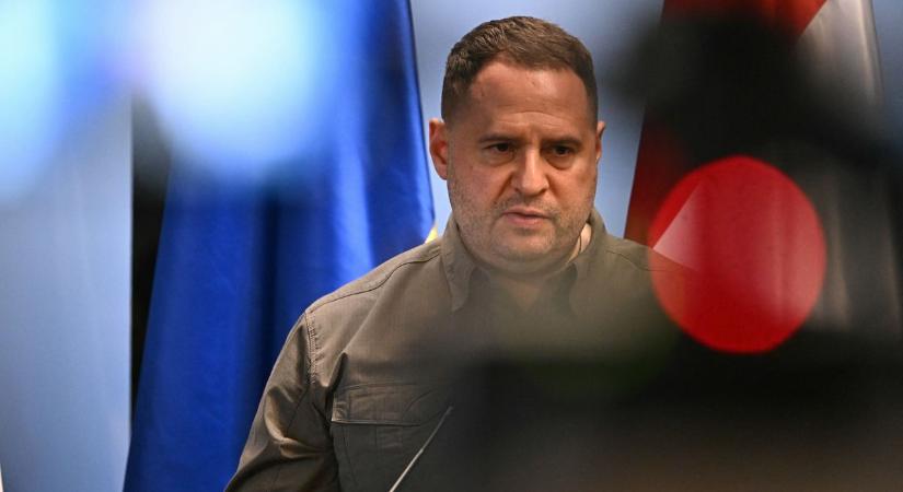 Ő az az ember, aki kedve szerint irányítja Zelenszkij minden gondolatát: piszkosul dörzsölt módszerekkel veszi át a hatalmat