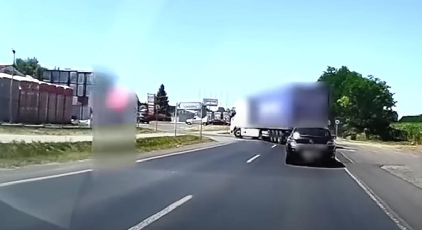 Csak tőlük mentsenek meg az utak istenei Nyíregyházán! Jobbról jött a dupla meglepetés a Tiszavasvári úton – videóval