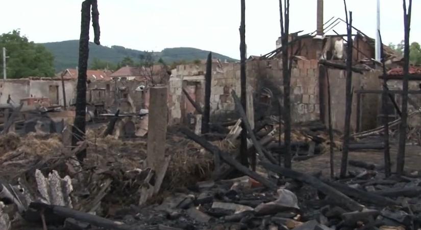 Grillezés közben robbant fel egy ház Borsodban, mentőhelikopter is leszállt – videón az óriási pusztítás