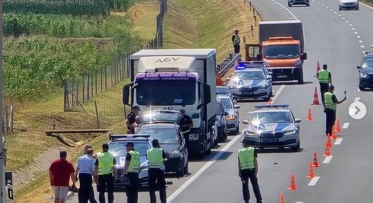 Elaludhatott a teherautó sofőrje, ez okozta a rendőr halálát