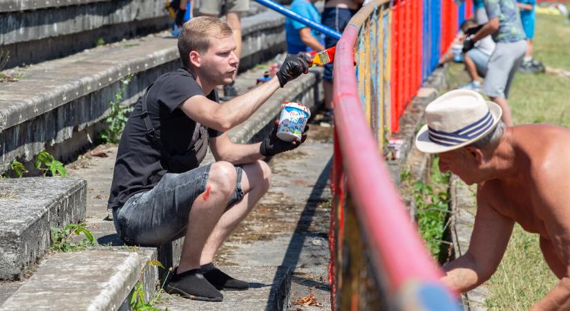 Szülők, edzők és szurkolók végeztek társadalmi munkát a Bányász-pályán