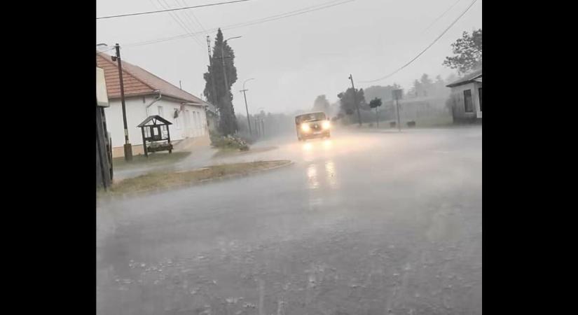 Elverte a jég Zalát, videón mutatjuk a kihalt utcára lecsapó jégesőt