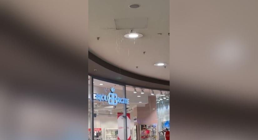 Beázott az Árkád a viharos időjárástól, csöpög a víz! (VIDEÓ)