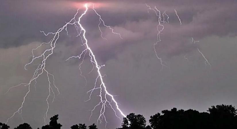 110-120 km/órás széllökés, teniszlabda nagyságú jég – Ezen az útvonalon halad végig a Szupercella órákon belül!