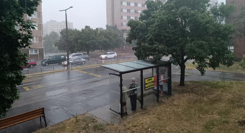 Hirtelen csapott le a vihar a városra