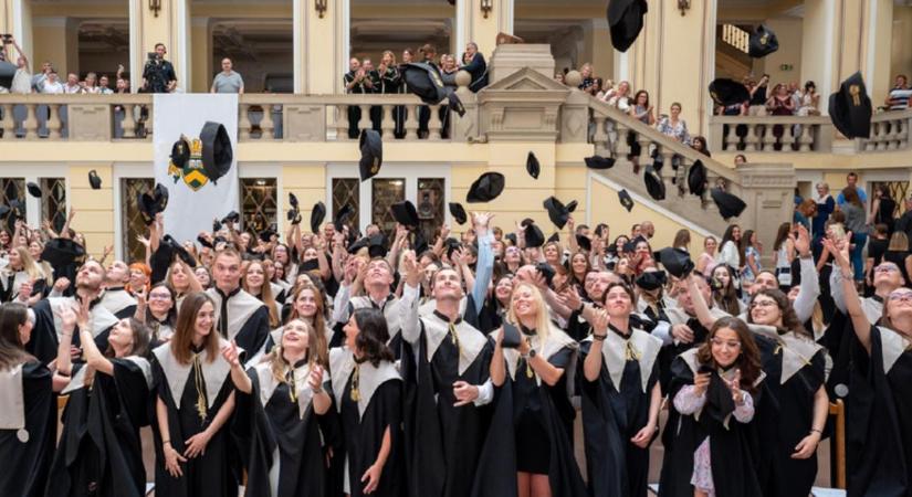 Ötszáznál is több segítő szakember kapott diplomát Debrecenben