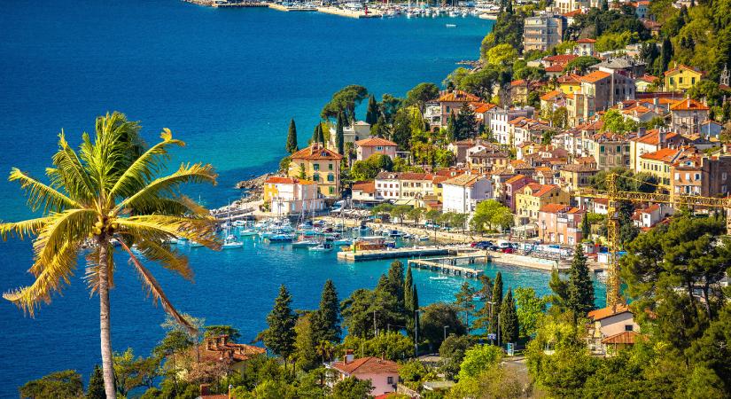 Mediterrán életérzés a monarchia hangulatával: pár óra alatt az Adria Nizzáján lehetsz