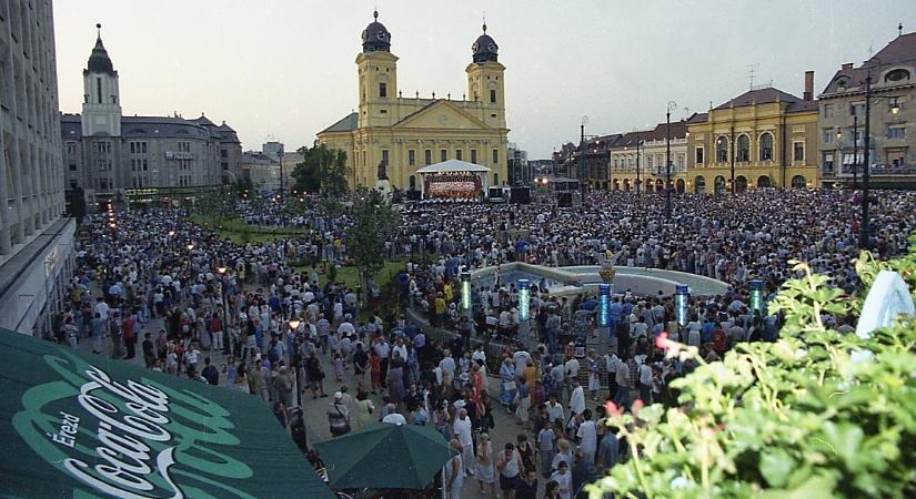 24 éve vehettük birtokba Debrecen átépített főterét