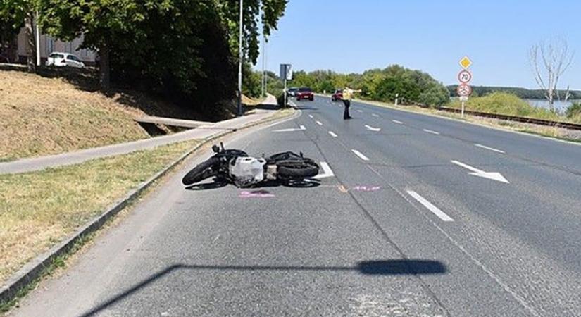 Motorosok sérültek meg egy balesetben Pakson