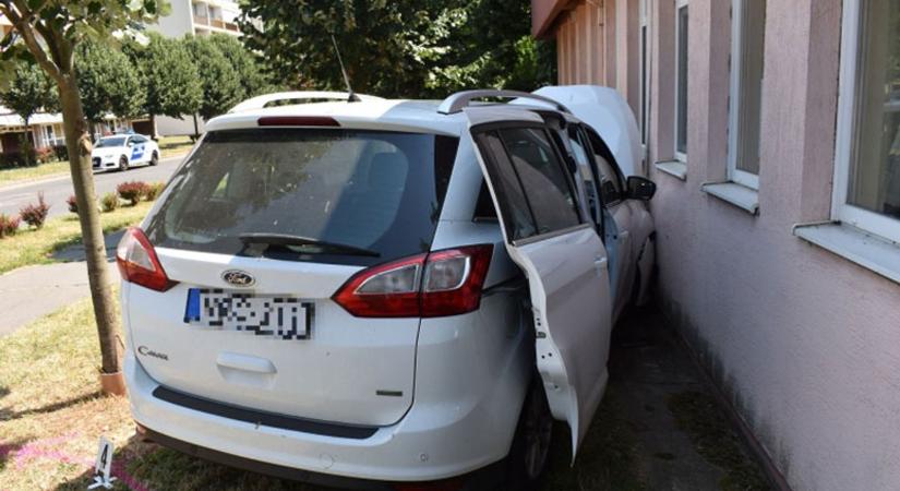 Súlyos baleset történt Dombóváron: hárman megsérültek!