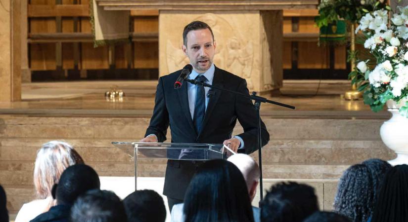 Azbej Tristant is vallási szélsőségesként bélyegezte meg egy újonnan kiadott brüsszeli jelentés