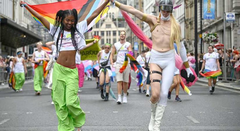 Százezrek vettek részt a London Pride-on