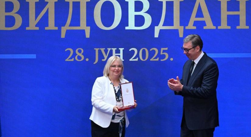 Vučić kitüntette leghűségesebb szolgáit