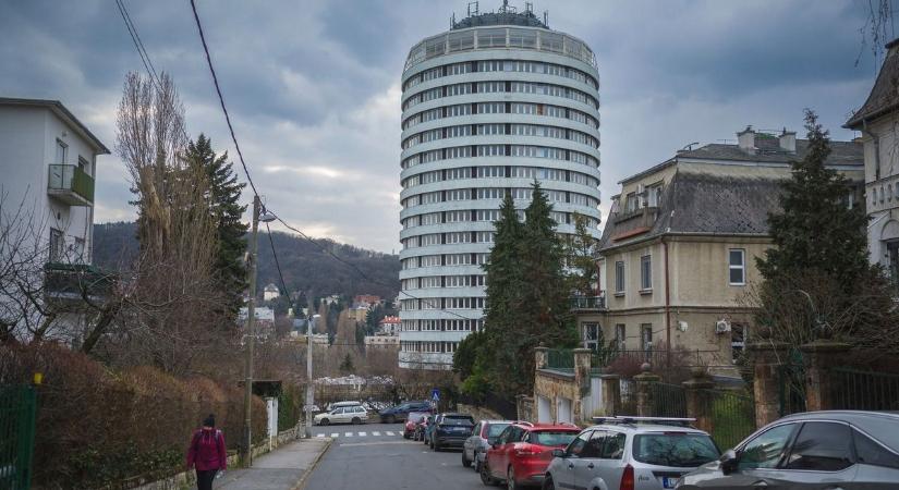 Titkos videó készült a bontás előtt álló Hotel Budapestről