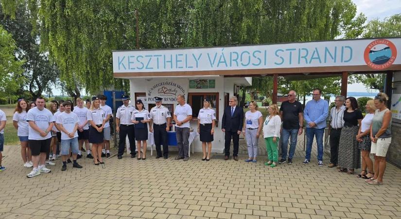 Körözött fiatalokat füleltek le tavaly, de idén is figyelik a strandot
