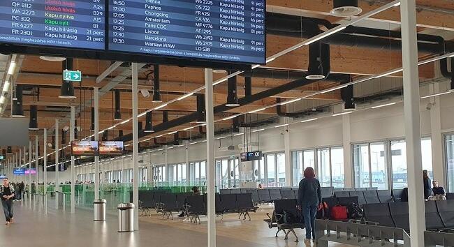 Heves zivatar bénította meg a budapesti repülőteret – járatkésések és terminállezárás is történt