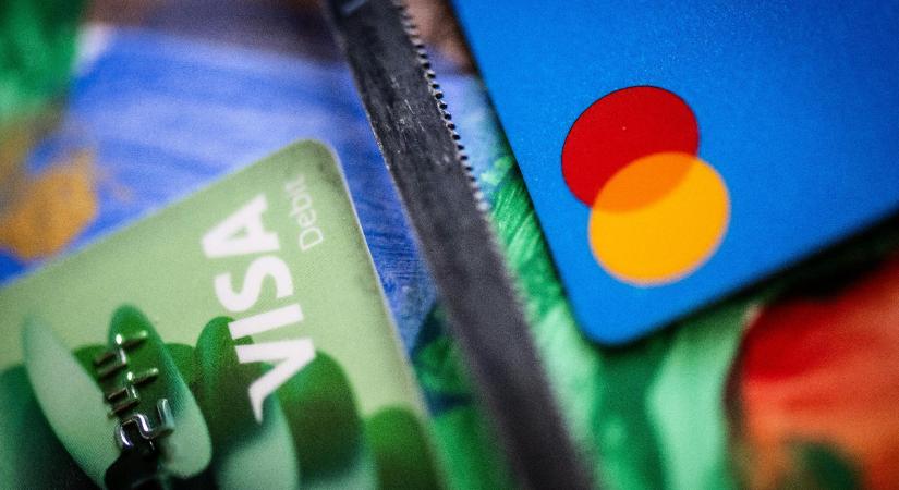 Mastercard vagy Visa? A felhasználóknak is kényelmetlenséget okozhat a bankok döntése
