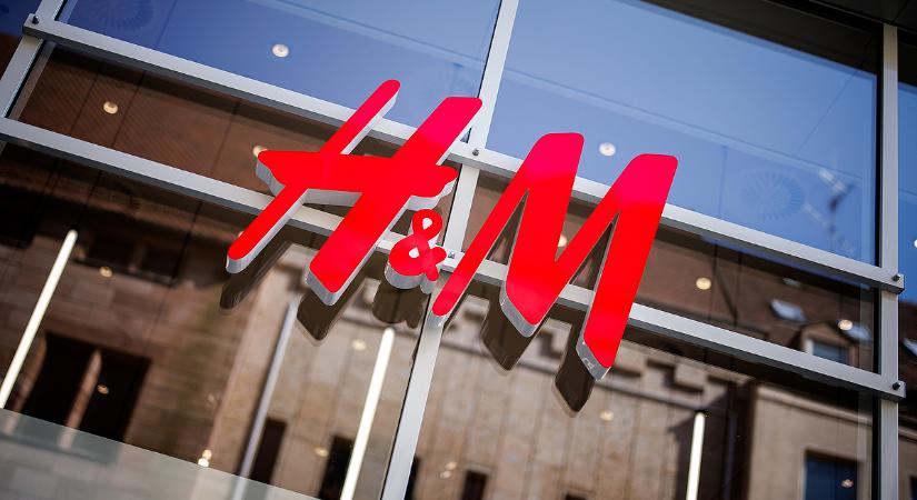 Testkamerát kapnak a bolti dolgozók: ennyire súlyos a helyzet a H&M-ben