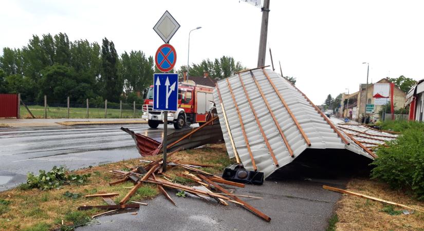 Néhány óra alatt több ezer riasztást kaptak a tűzoltók a vihar miatt