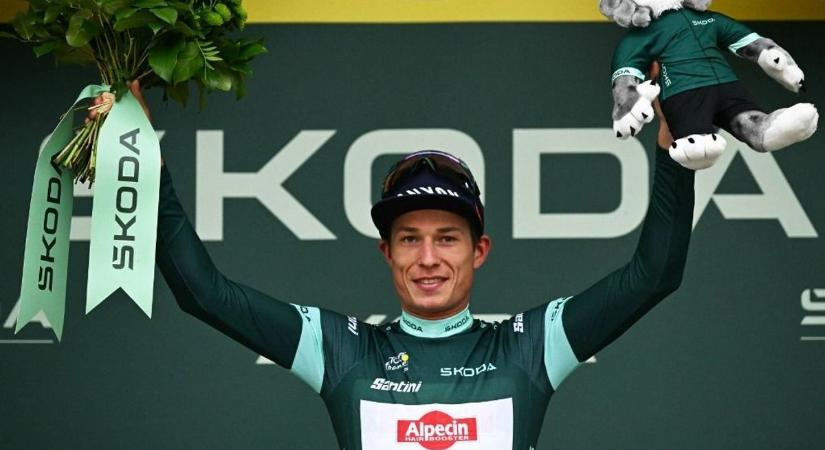 Ezt nézni is fáj: akkorát bukott a kerékpáros, hogy fel kellett adnia a Tour de France-t (VIDEÓ)