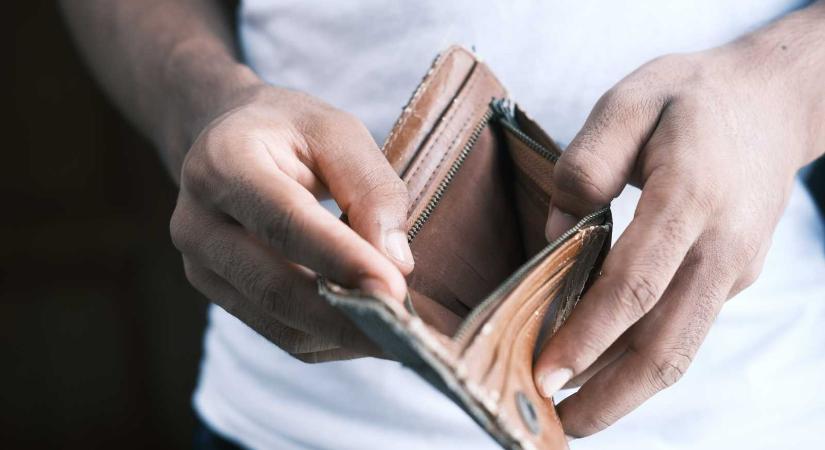 Elfogadták a megszorításokat – minden drágul, a kenyértől a lakásokig