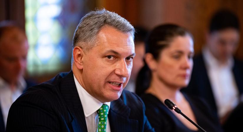 Lázár János: Ez a MÁV történetének egyik legnehezebb napja, a politikustársaimtól fegyverszünetet kérek