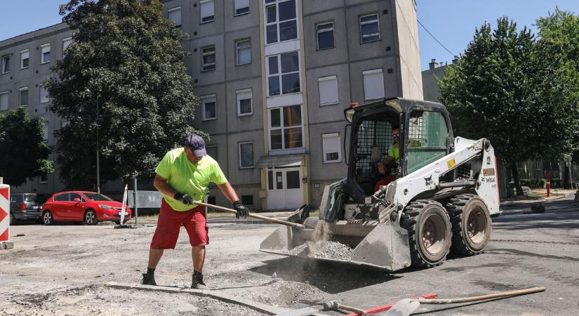 A győri útépítők 60-70 fokban dolgoznak a hőségben - podcast
