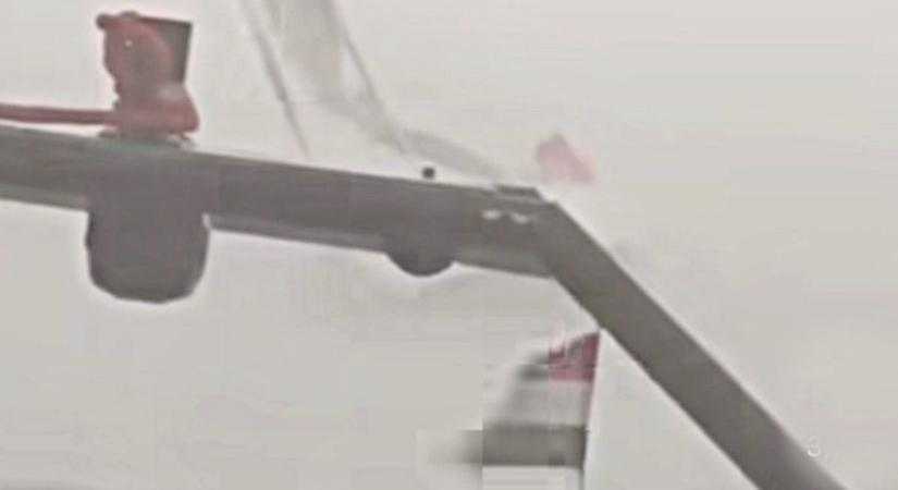 Durva videó: még a legnagyobb profi vízimentőknek is komoly feladvány volt ez a vihar a Balatonon