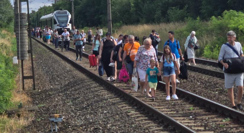 Lázár szerint a MÁV legsúlyosabb napja lehet a hétfői