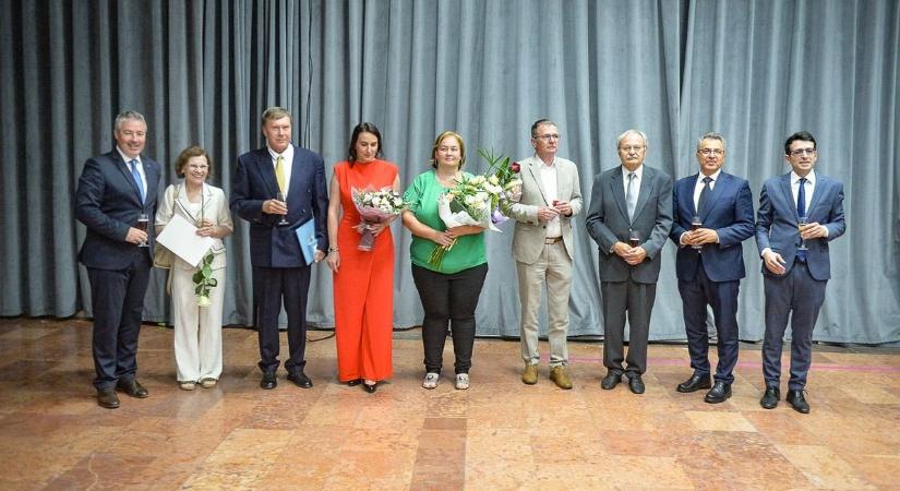 Mindenkit megölelt volna a gyöngyösi főigazgató - kitüntetéseket adtak át a Mátraalján