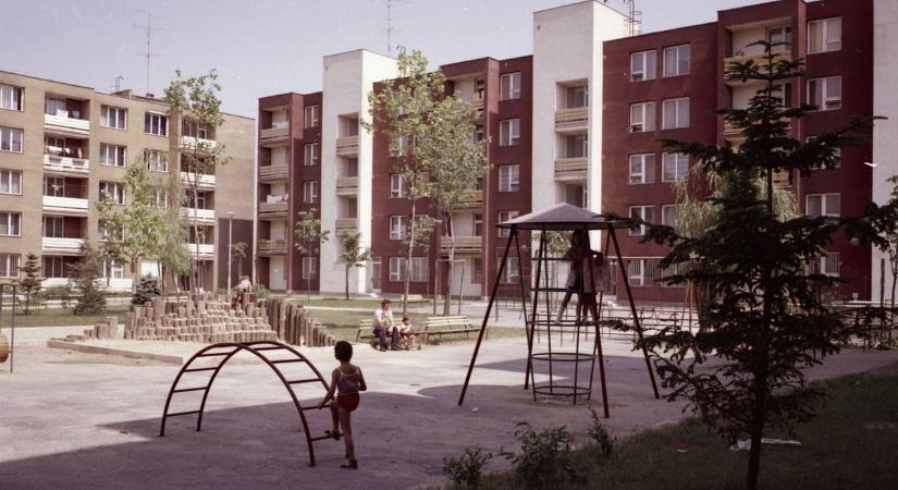 Egy kulcs mind felett, avagy fotókon egy generáció szabadsága a 80-as években
