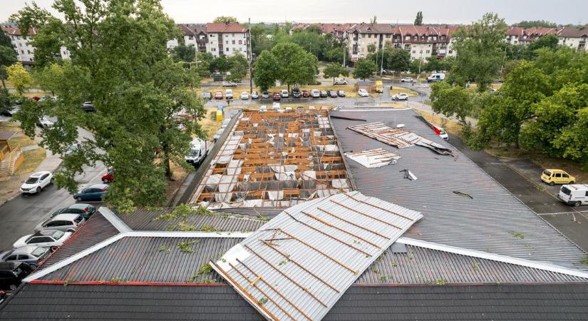 Debrecenben elvitte a vihar a Spar tetejét