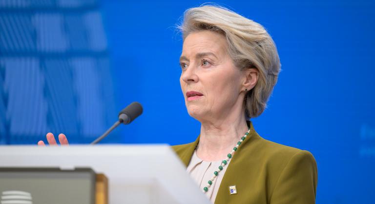 Puytinozás, bekiabálás: kis híján botrányba fulladt a vita Von der Leyen jövőjéről