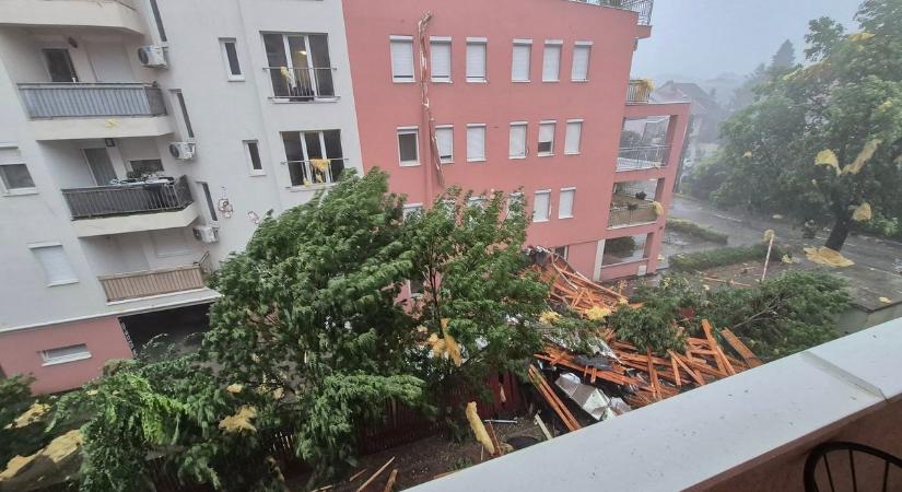 Akár egy katasztrófafilmben: egészben tépte le egy magas épület tetőszerkezetét a vihar - videó