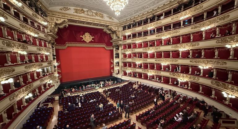 Szigorít a La Scala operaház, tilos a rövidnadrág, papucs és atlétatrikó