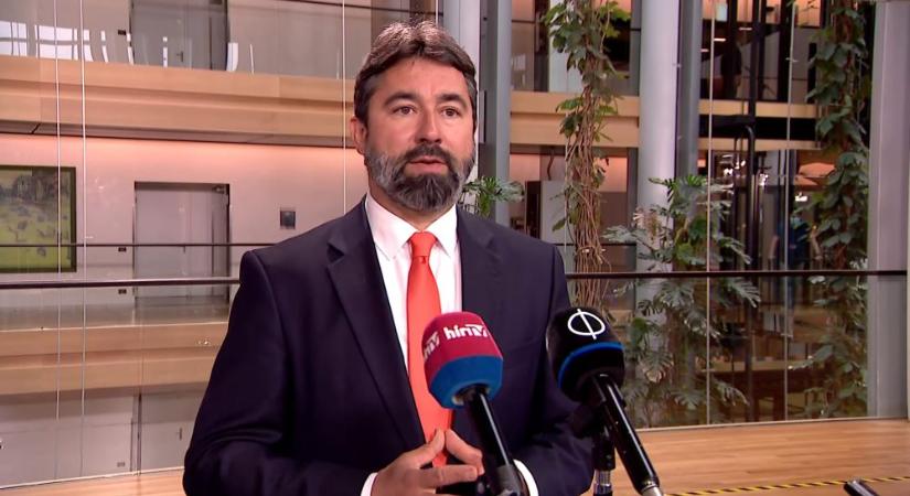 Hidvéghi Balázs: Ez a pojáca a like-okért csak nyomja a sódert