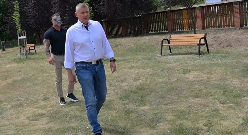 Magyar Péter erőszakos testőre segített Ruszin-Szendi Romulusznak, hogy a kényes kérdések elől meneküljön