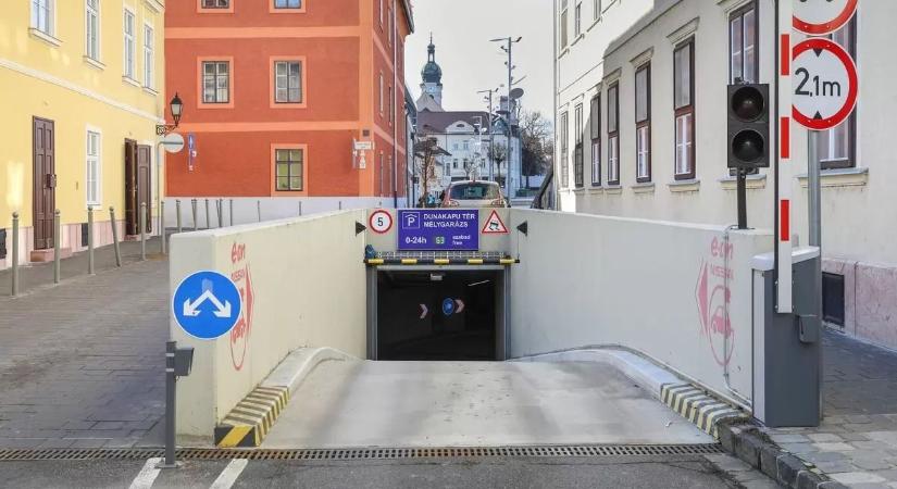 Hetekre bezár a Dunakapu mélygarázs Győrben