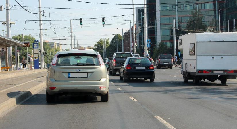 Akik a belső sávba születtek...avagy a párhuzamos közlekedés titkai Tatabányán