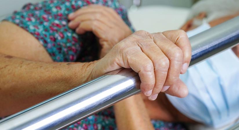 Akik a kórházban felejtik a szüleiket - komoly veszély leselkedik Dunaújvárosra