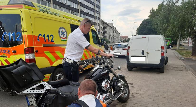 Motoros baleset, egy ember megsérült Nyíregyházán! (fotók)