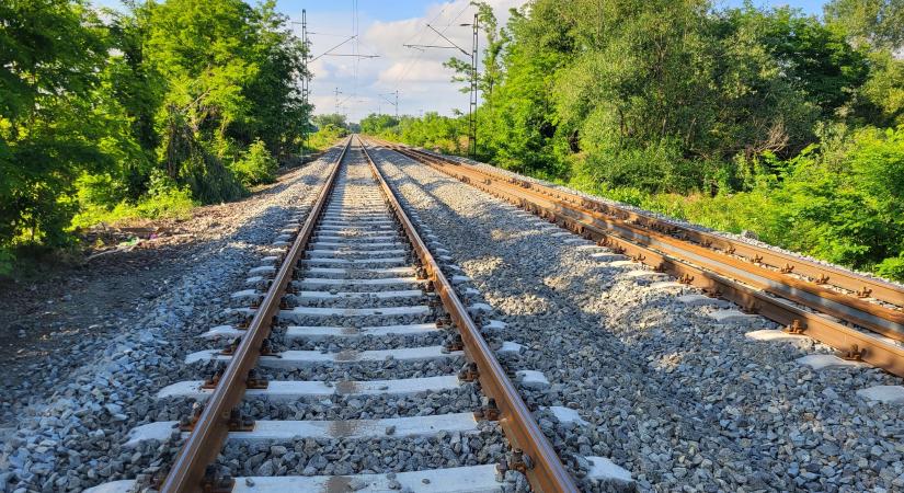 Menetrend szerint indult el kedden a vonatforgalom az ország nagy részén