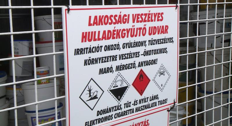 Tűzveszélyes hulladékot tilos a kukába dobni!