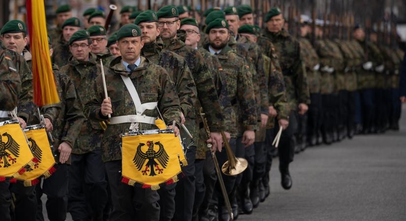 Katonai céljai elérése érdekében hadkötelezettséget vezethet be Németország