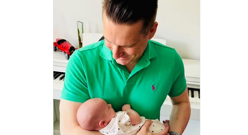 Pély Barna kislánya már 4 hónapos: Abigél tiszta apja