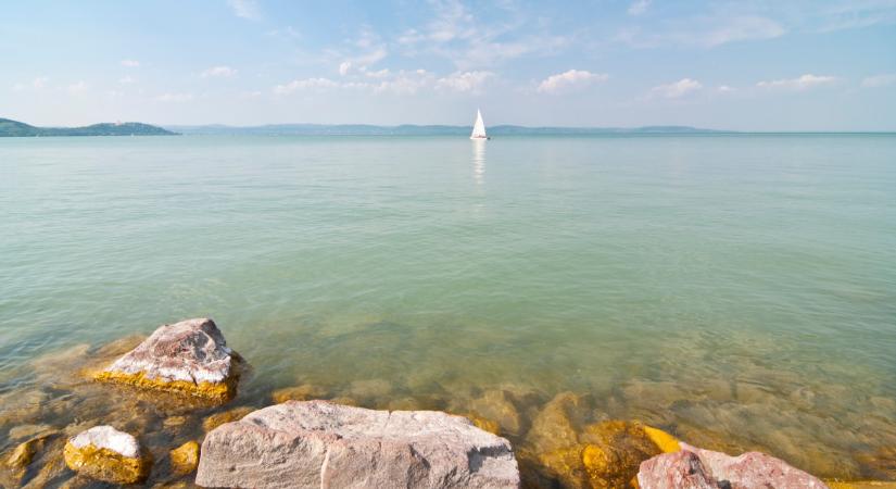 Szörnyű hírek érkeztek a Balatonról: ezzel rengeteg nyaraló magyarnak fog meggyűlni a baja