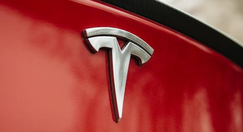 Beszakadt a Tesla árfolyama a hírre, hogy Elon Musk saját pártot csinál