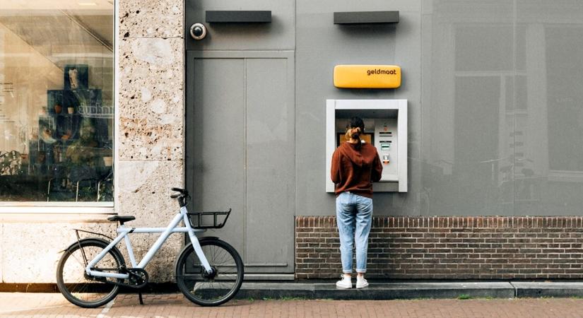 Új ATM-ek jönnek a falvakba, de van egy csapda: akár duplán fizethetsz a készpénzért!