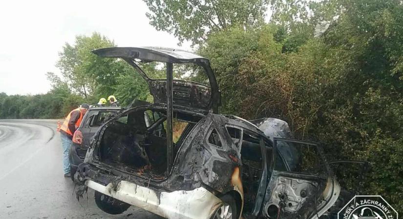 Két autó gyulladt ki egy baleset következtében a Bazini járásban