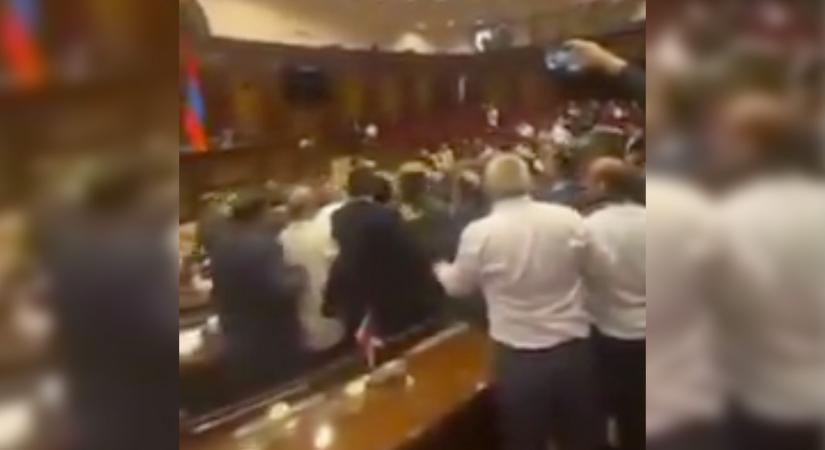 Dulakodás volt az örmény parlamentben